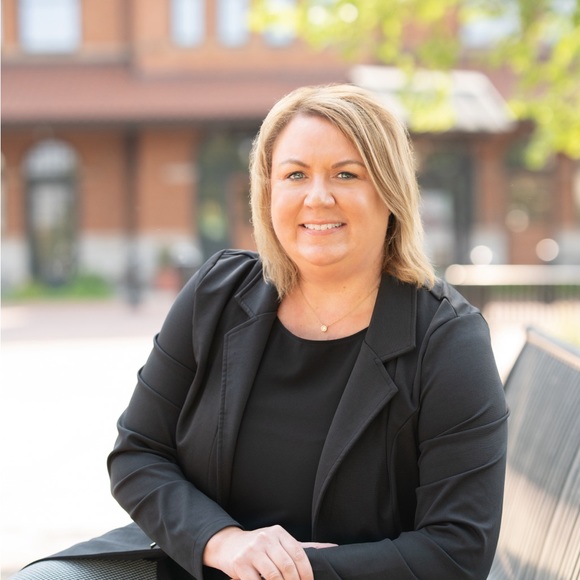 Meet your Posher, Megan - Picture 5 of 5